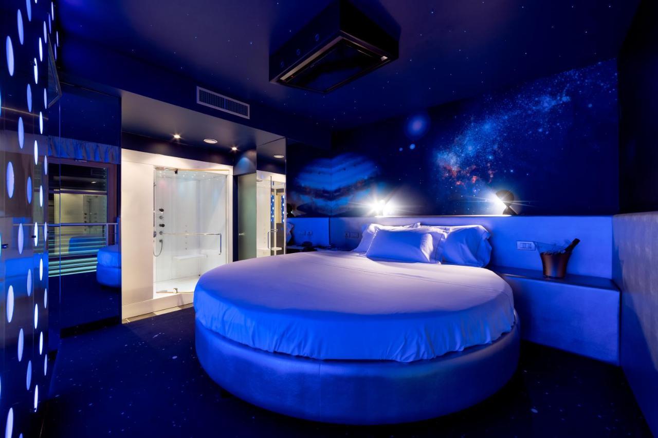 Motel Hotel Piranha Cameriano Eksteriør bilde