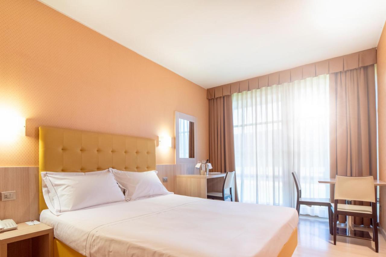 Motel Hotel Piranha Cameriano Eksteriør bilde