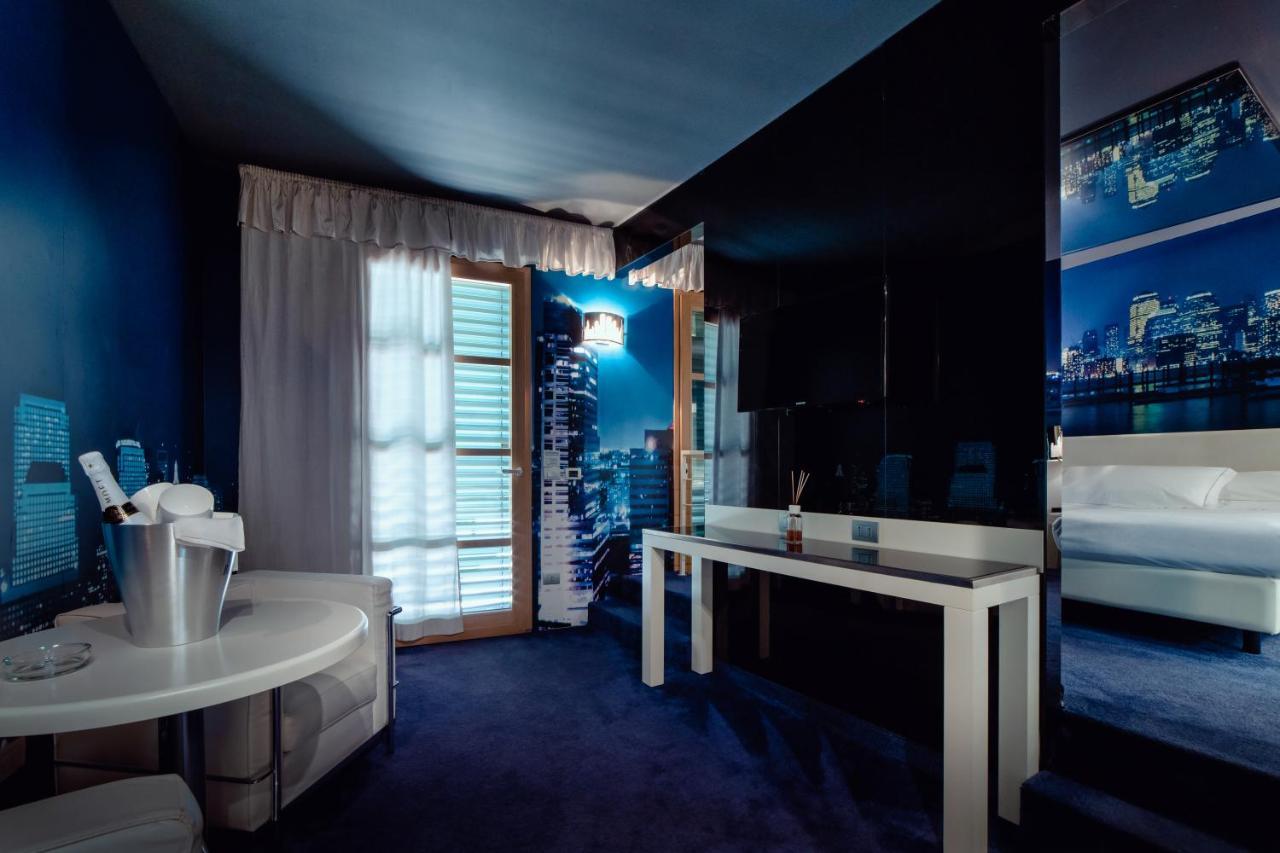 Motel Hotel Piranha Cameriano Eksteriør bilde