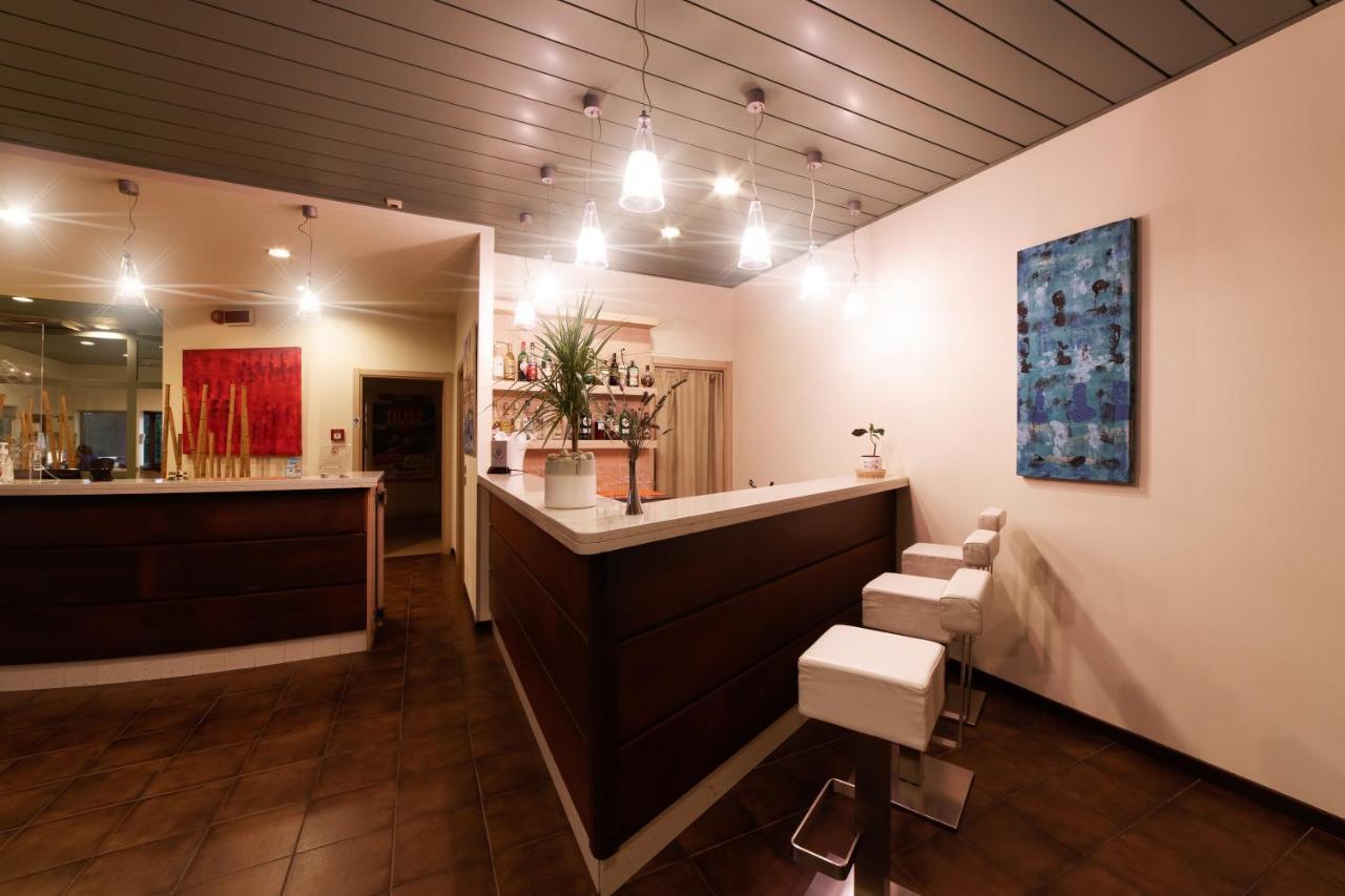 Motel Hotel Piranha Cameriano Eksteriør bilde