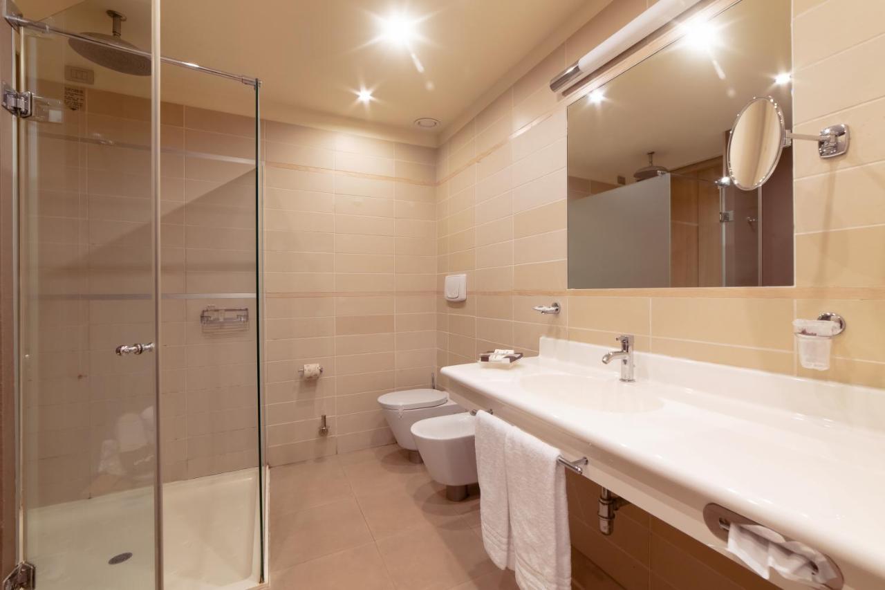 Motel Hotel Piranha Cameriano Eksteriør bilde