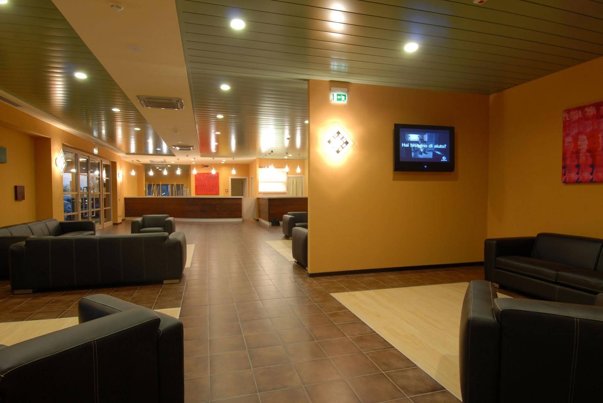 Motel Hotel Piranha Cameriano Eksteriør bilde