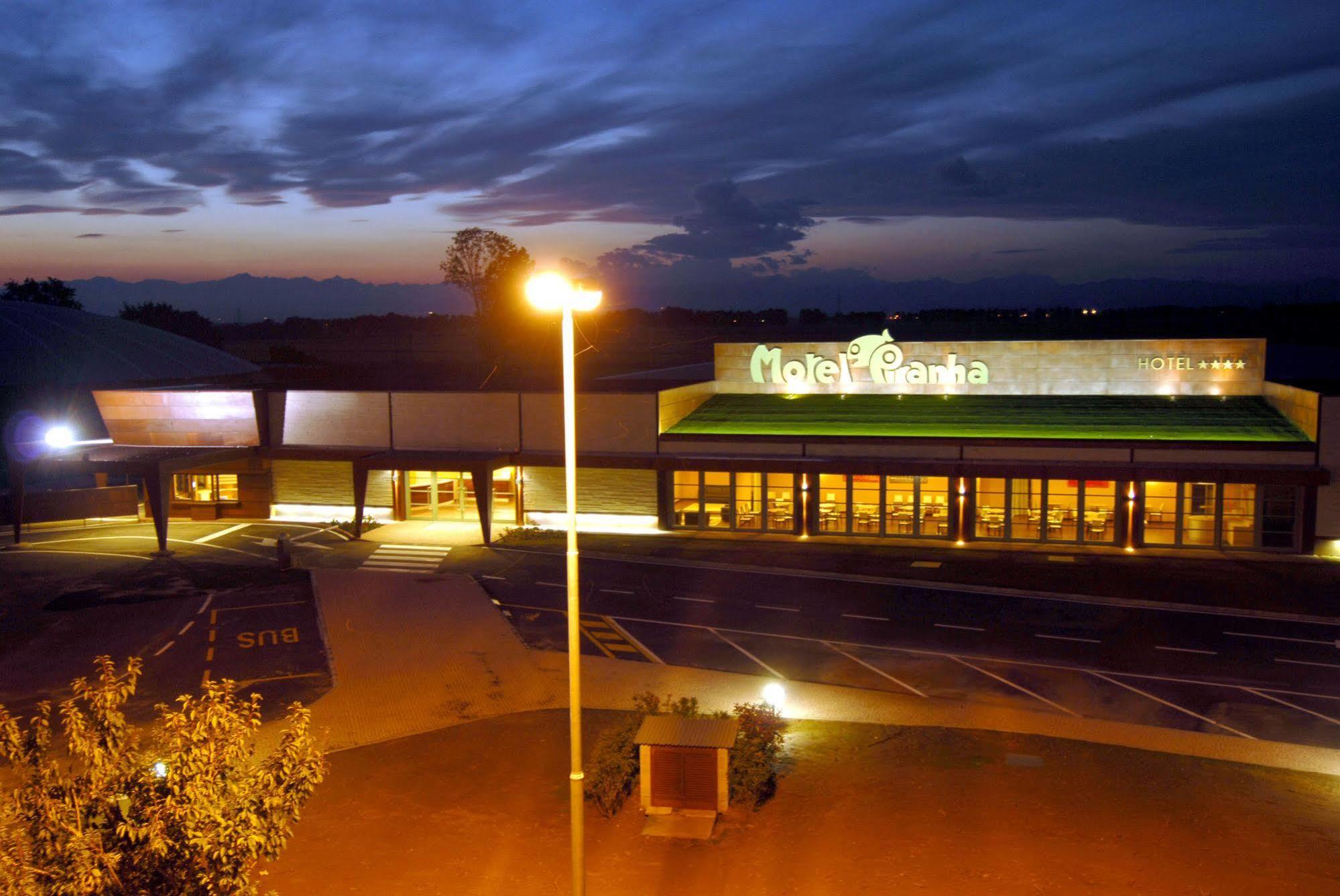 Motel Hotel Piranha Cameriano Eksteriør bilde